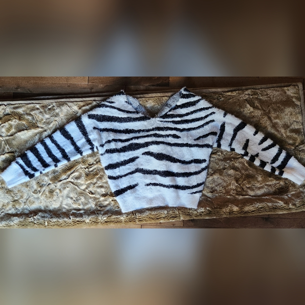 Zebra Print Sweater - Picture 2 of 4